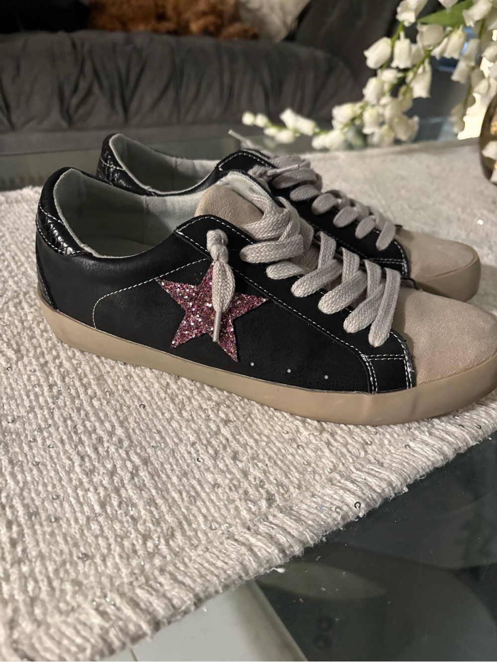 ShuShop Casual Black Leather Sneakers with Pink Star Accent